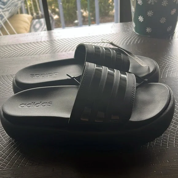 New Adidas platform slides/sandals - Picture 2 of 3